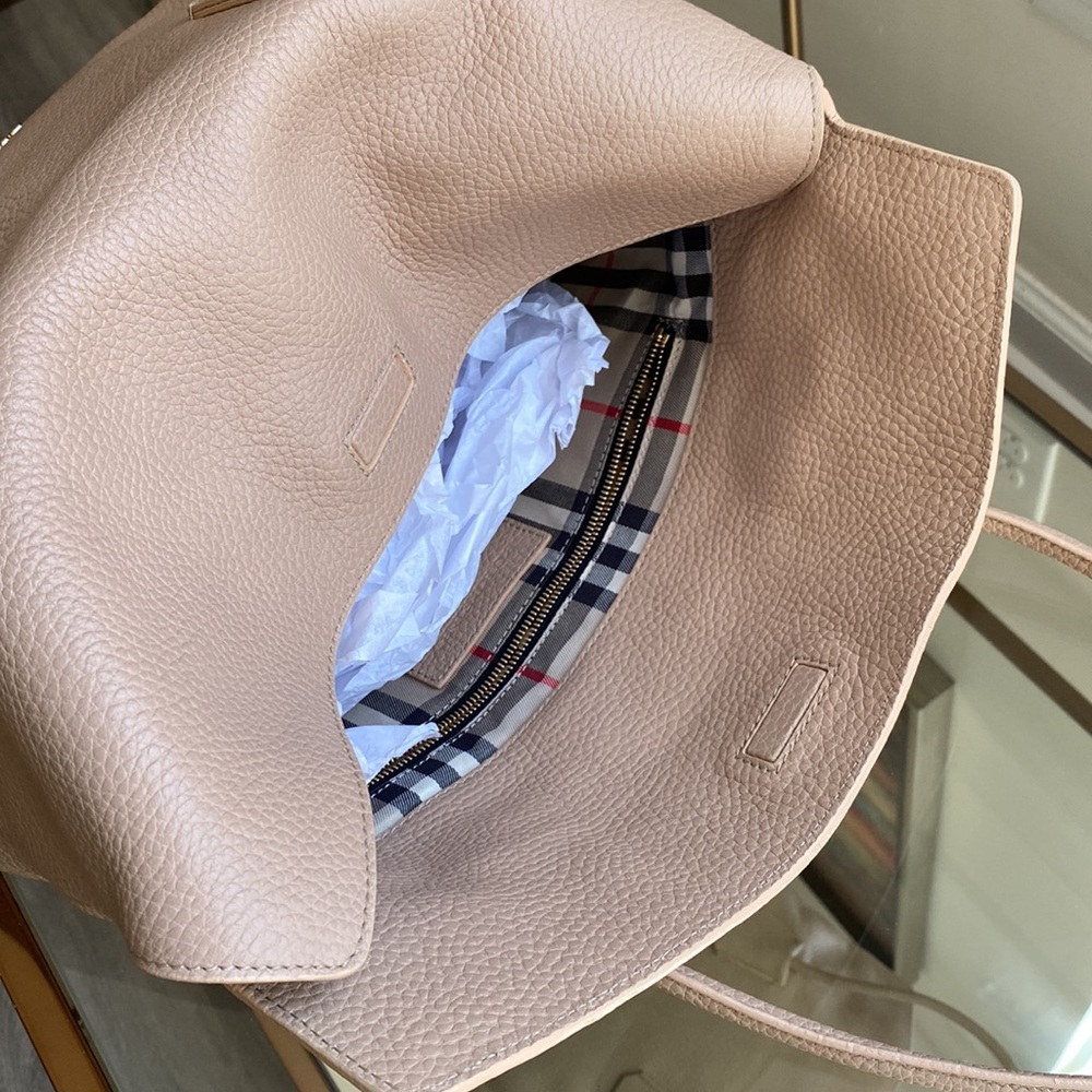 Authentic Burberry bag - Picture 3 of 16